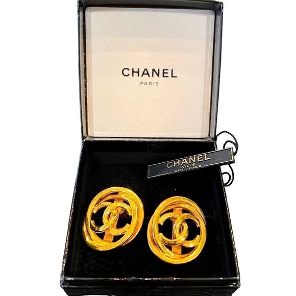 Chanel Vintage Gold Hammered Logo Cutout Clip On - Picture 1 of 11